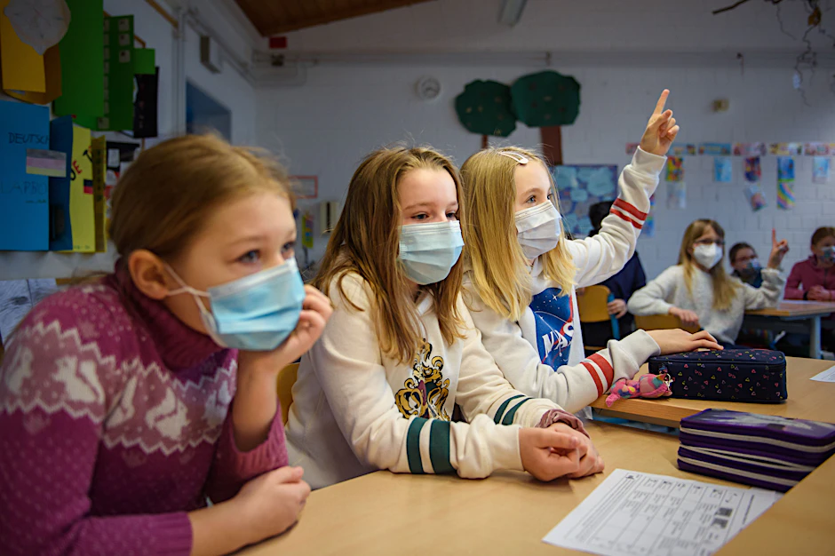 Die Maskenpflicht an Grundschulen und Horten soll in Brandenburg mit Inkrafttreten der neuen Umgangsverordnung vollständig entfallen.