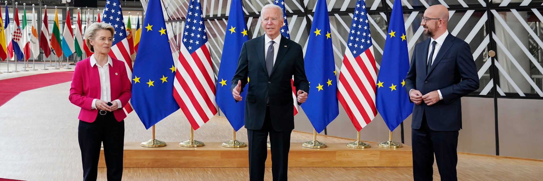 Ursula von der Leyen, Joe Biden und Charles Michel vor ihrem Gespräch in Brüssel