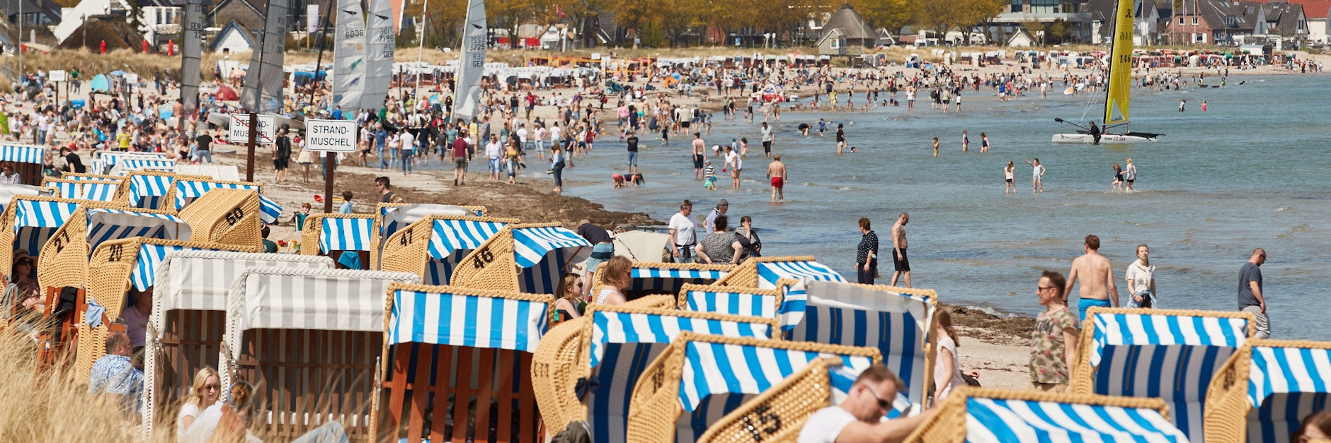 Sommer, Sonne, Strand: Das Coronavirus ist aus dem Bewusstsein vieler Menschen verschwunden, doch es wird uns weiter begleiten.