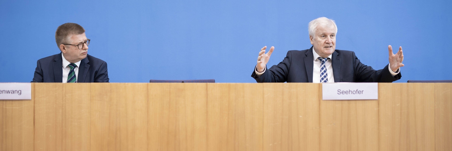 Bundesinnenminister Horst Seehofer (r.) und Verfassungsschutz-Präsident Thomas Haldenwang.