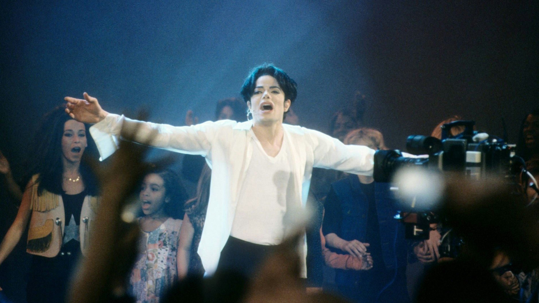 Bis zu seinem Tod wurden Michael Jackson und seine Kinder überall auf der Welt auf Schritt und Tritt von Paparazzi verfolgt.