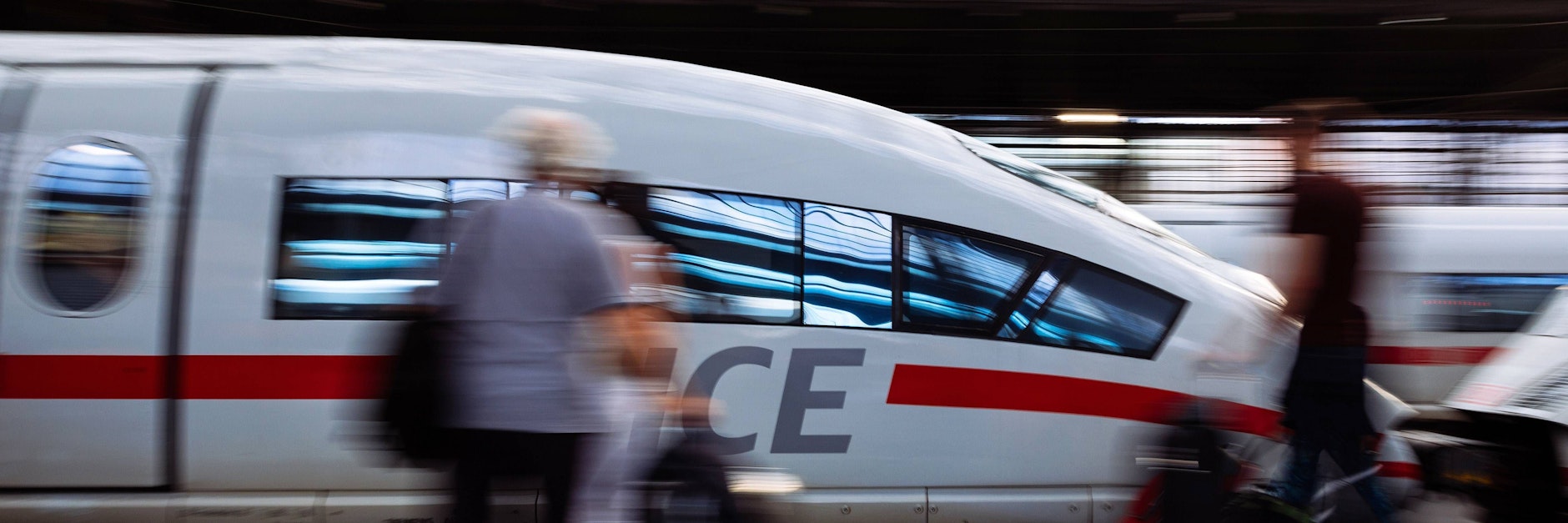 Zugbegleiter haben im letzten Jahr deutlich mehr Angriffe erlebt als in den Vorjahren. Das Masketragen war ein Konfliktpunkt.