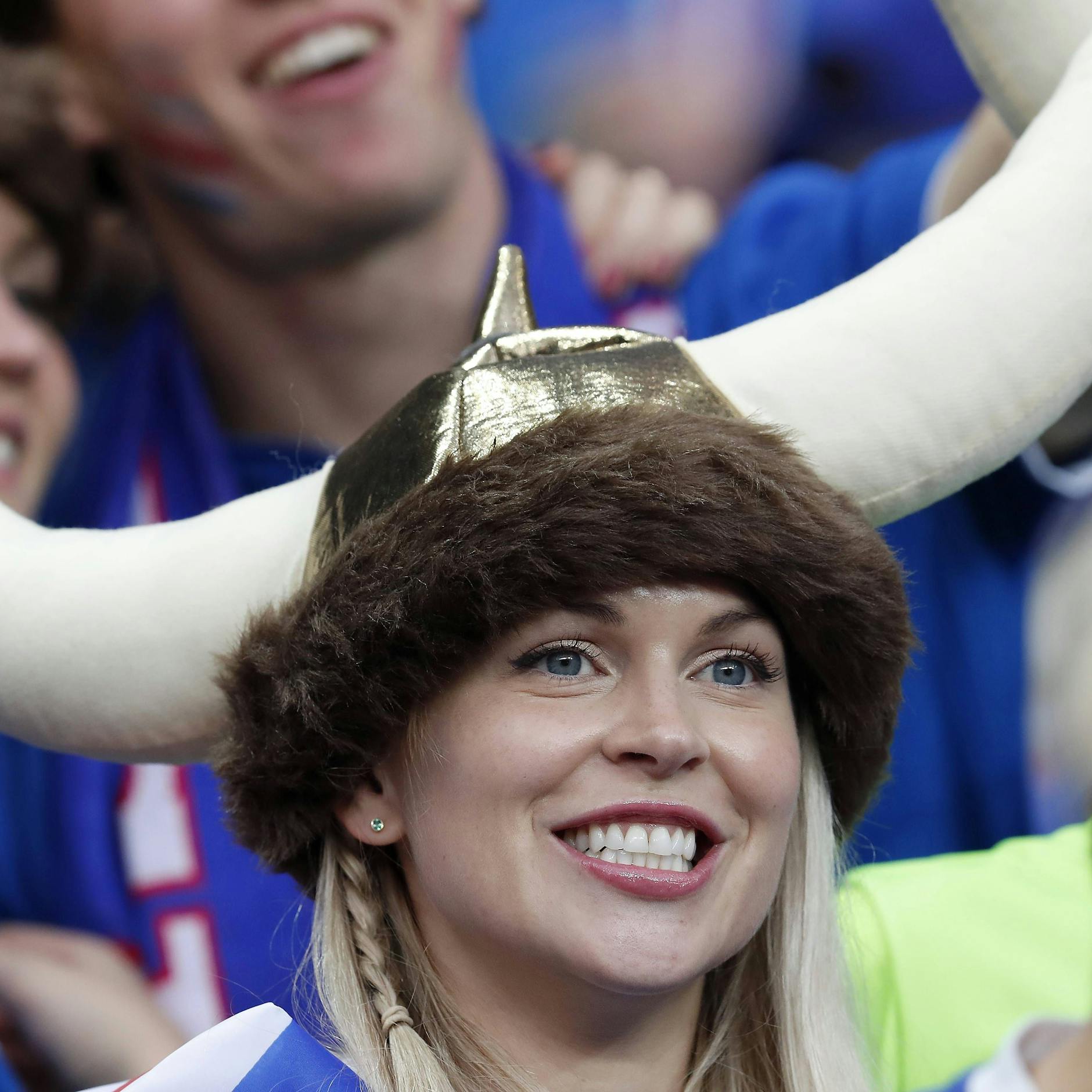 So schön feierten die Isländer 2016 ihr Team. Ungarn lieh sich jetzt ihren Schlachtruf aus. 