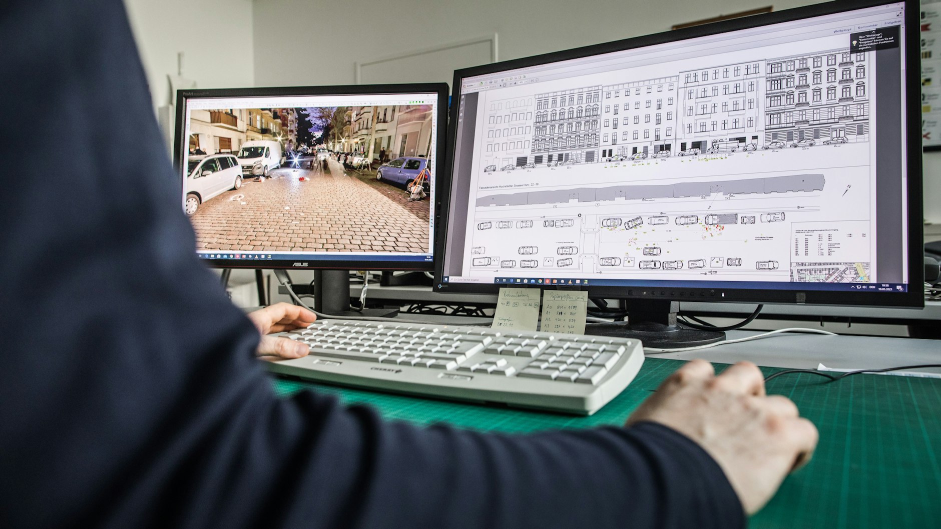 Nach der Schießerei in der Hochstädter Straße kann der Tatort am Computer rekonstruiert werden. Der linke Bildschirm zeigt die Daten der Spiegelreflexkamera, die mit denen des 3-D-Scanners übereinandergelegt wurden.