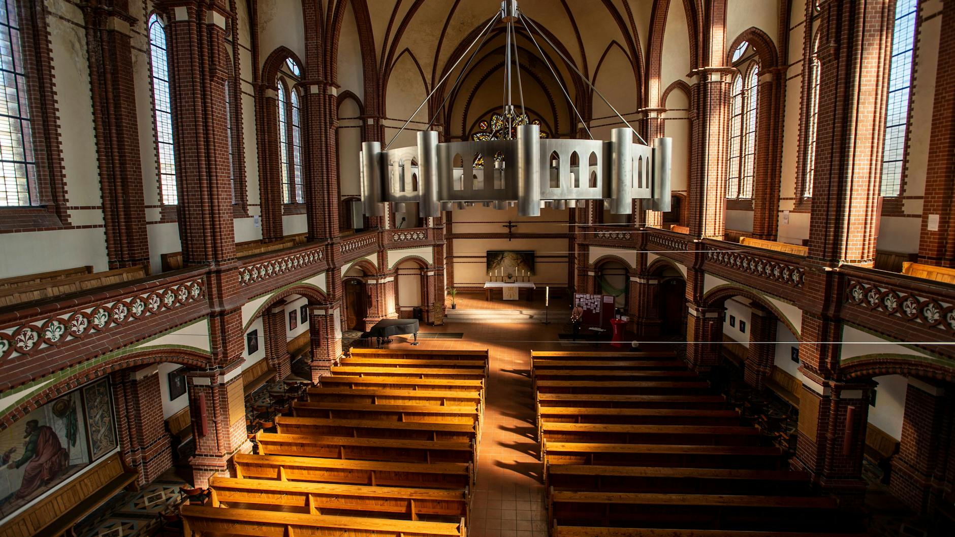 Coole Kirche: Das Gotteshaus Zum Guten Hirten im Berliner Stadtteil Friedenau ist ein kühlender Ort in Berlin.