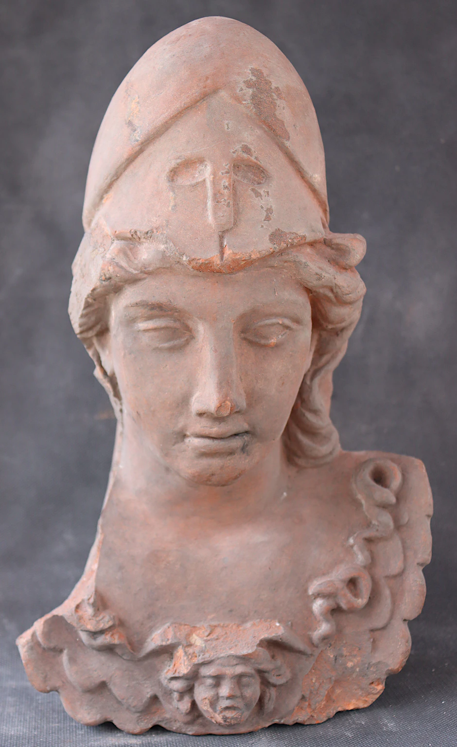 Kopf der Athene, Teil eines auf dem Gelände der Bauakademie gefundenen Terrakottareliefs.