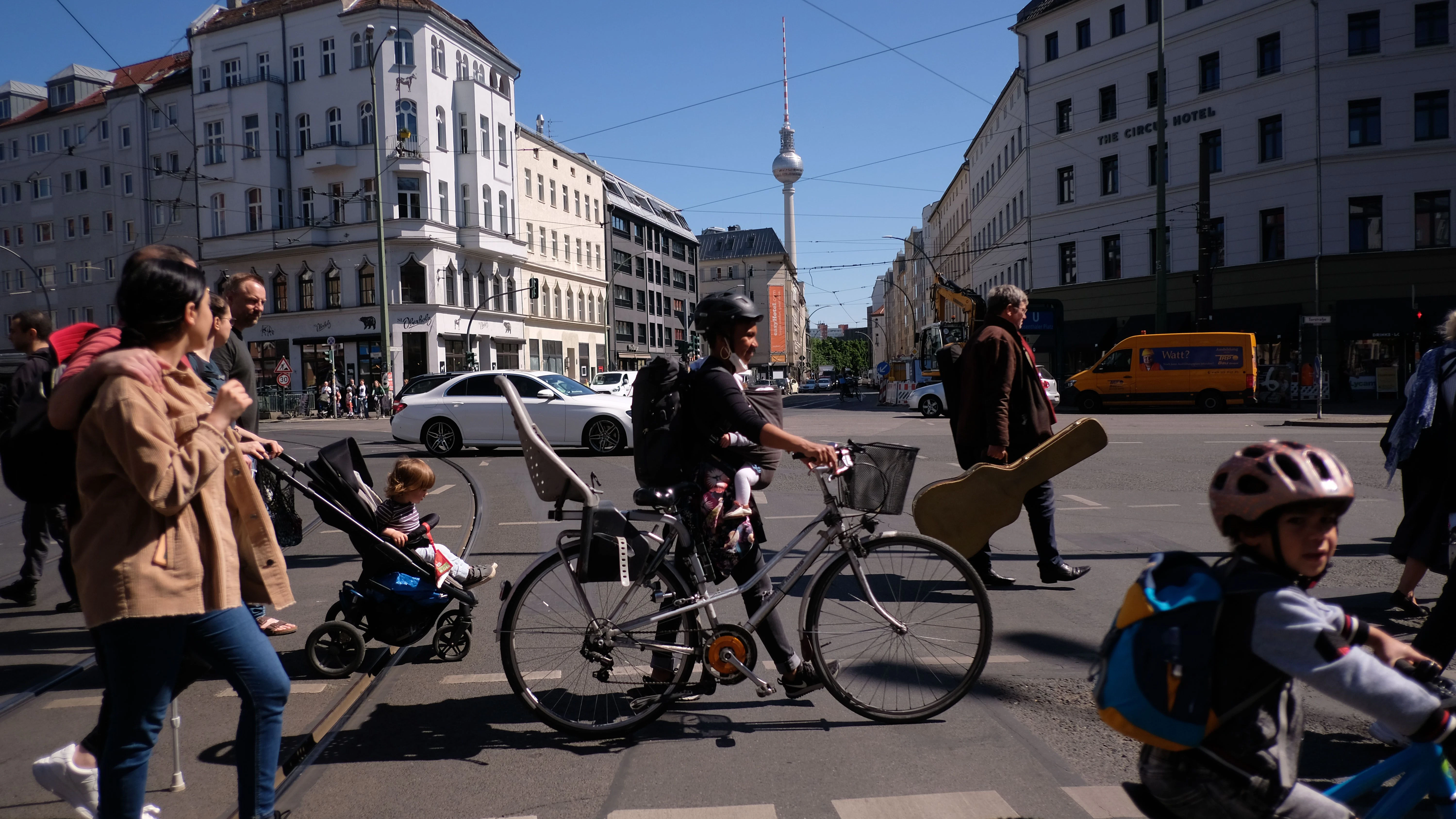 Rosenthaler Platz: Better just get off and push.<br>