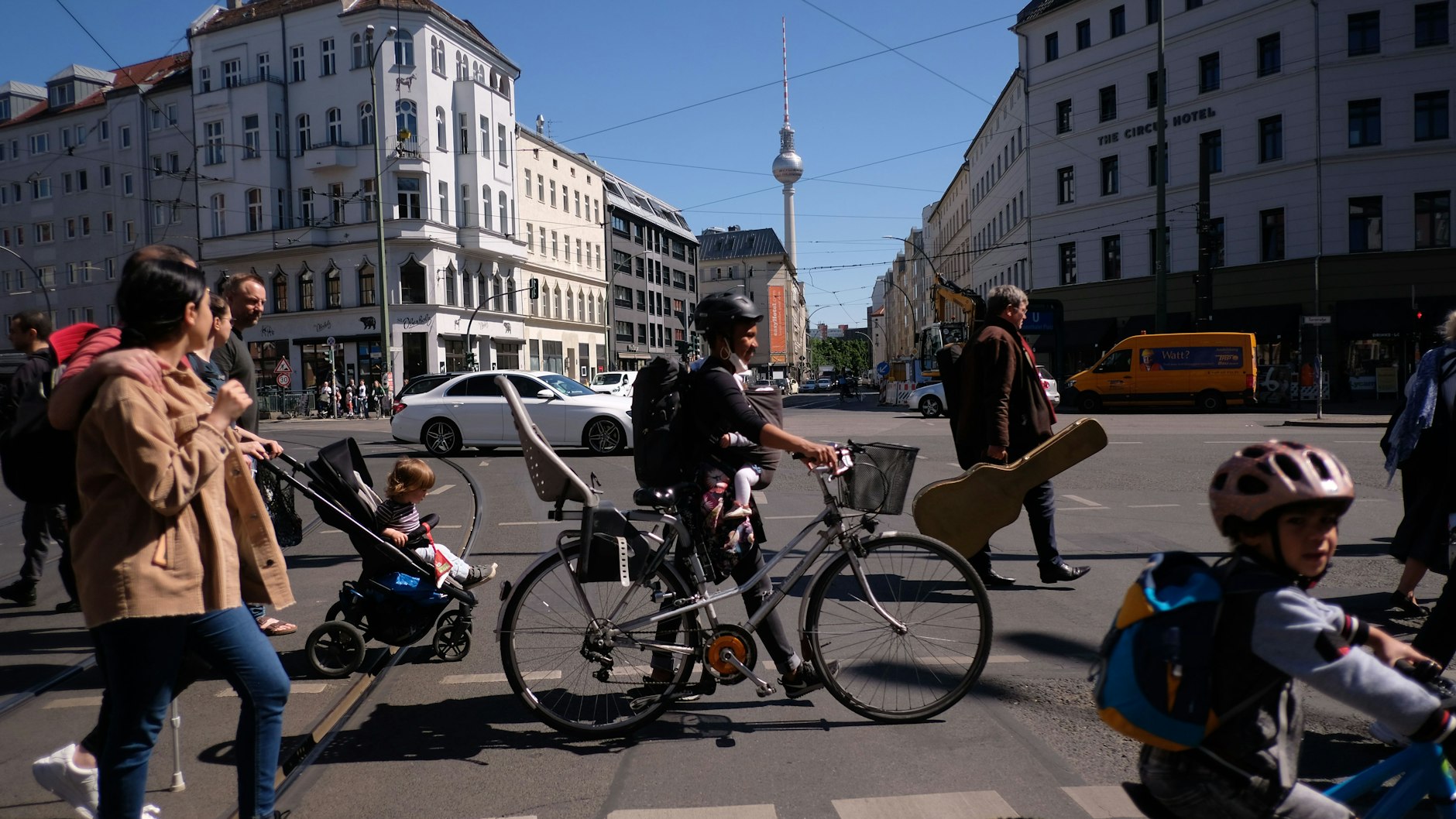 Rosenthaler Platz: Better just get off and push.<br>