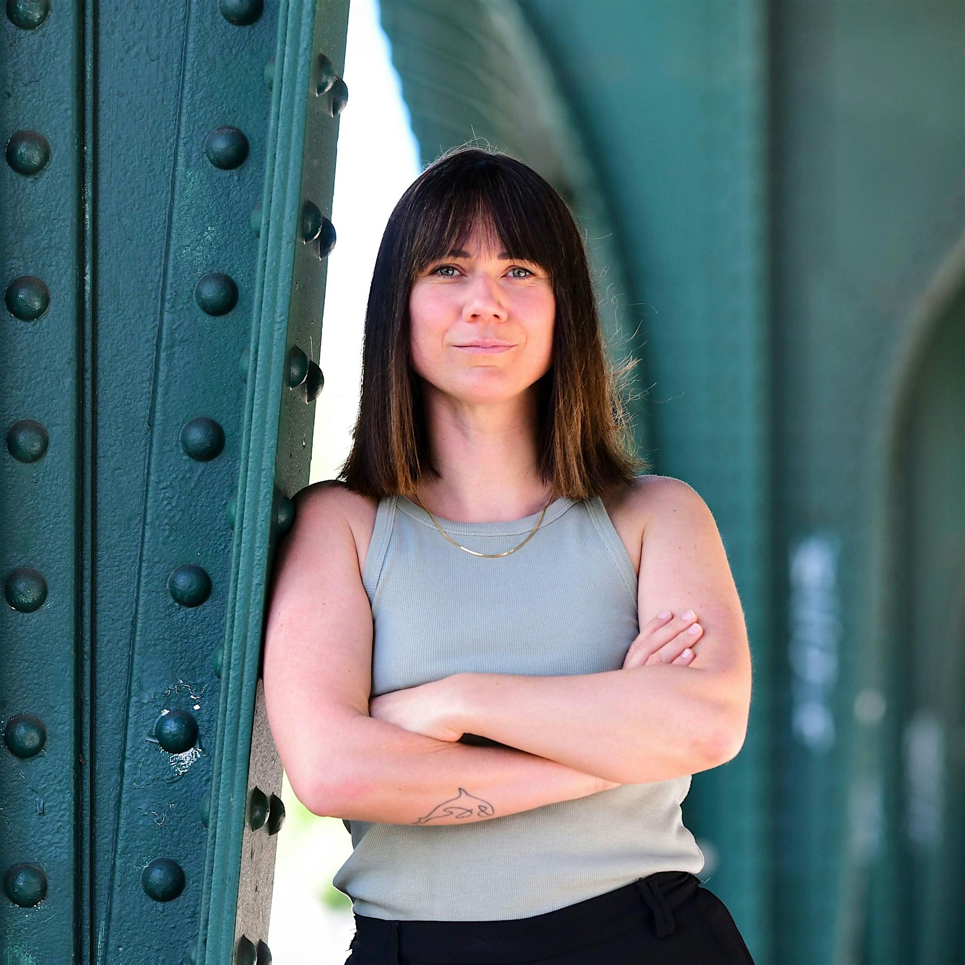 Louisa Dellert: „Bei Themen wie Feminismus bekomme ich extrem viel Hass ab“