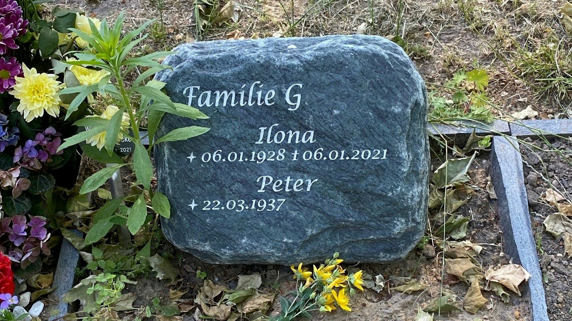 Der Grabstein der Familie G. auf einem Neuköllner Friedhof