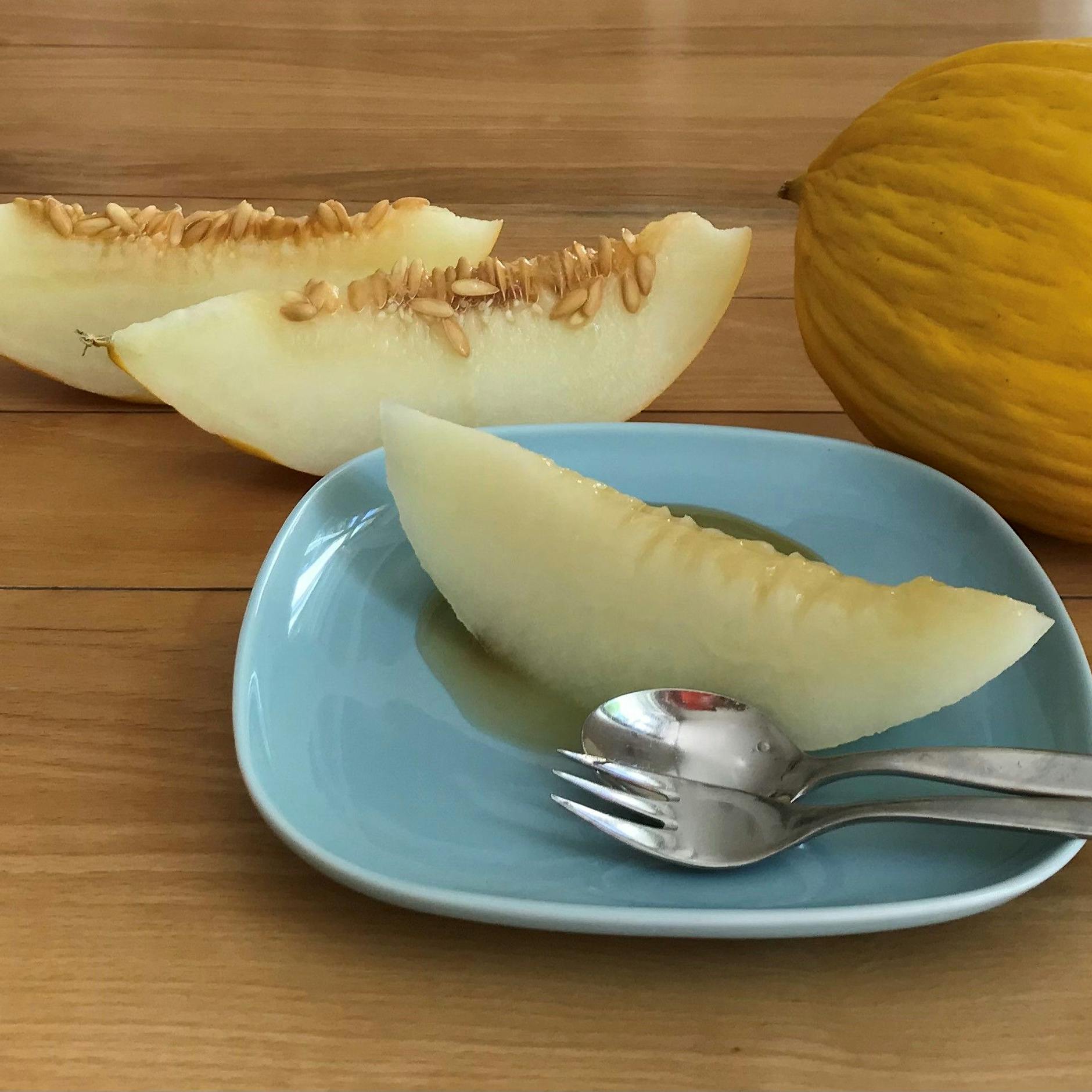 Das perfekte Dessert für die Diät – und bei Hitze! Honigmelone mit Zitronensoße ist erfrischend, fettfrei und hat kaum Kalorien