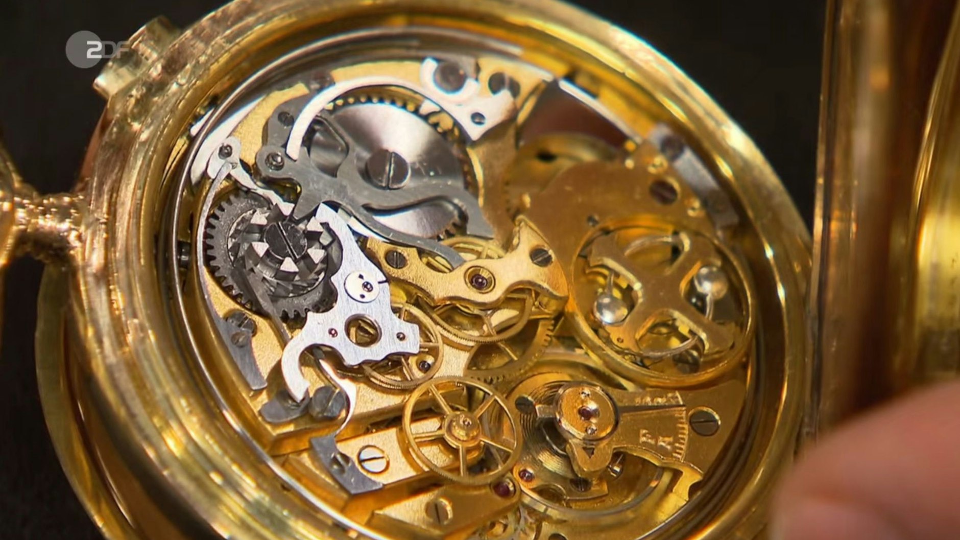 Das Werk der Taschenuhr, die bei „Bares für Rares“ zum Verkauf steht, ist absolut solide.