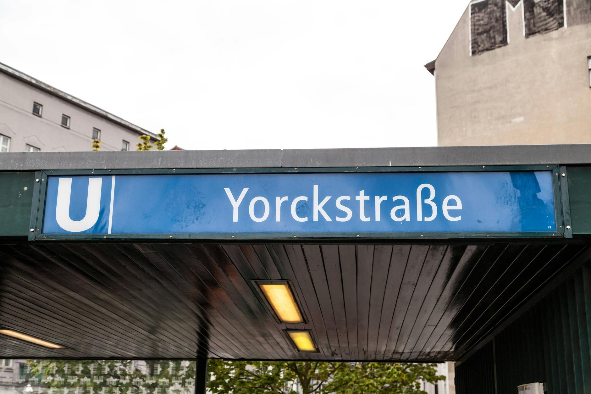 Eigentlich verwunderlich, dass das Areal um den U-Bahnhof Yorckstraße so selten in Fernsehkrimis beziehungsweise ARD-„Tatorten“ vorkommt, denn das Setting ist zum Gruseln.