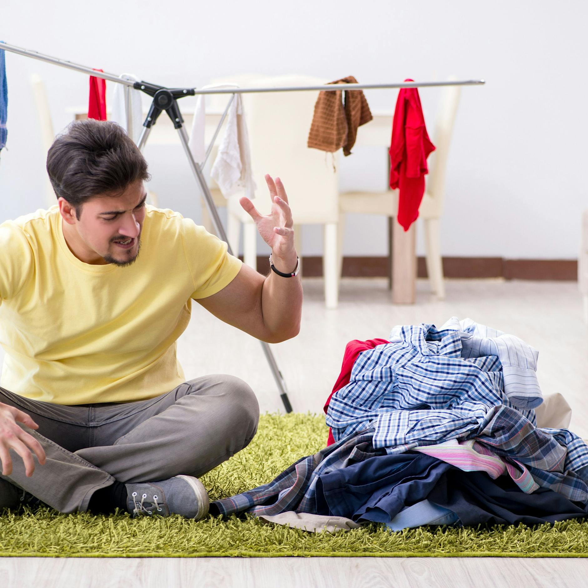 Wäsche stinkt nach dem Waschen? So werden Sie den Mief-Geruch aus der Waschmaschine wirklich los