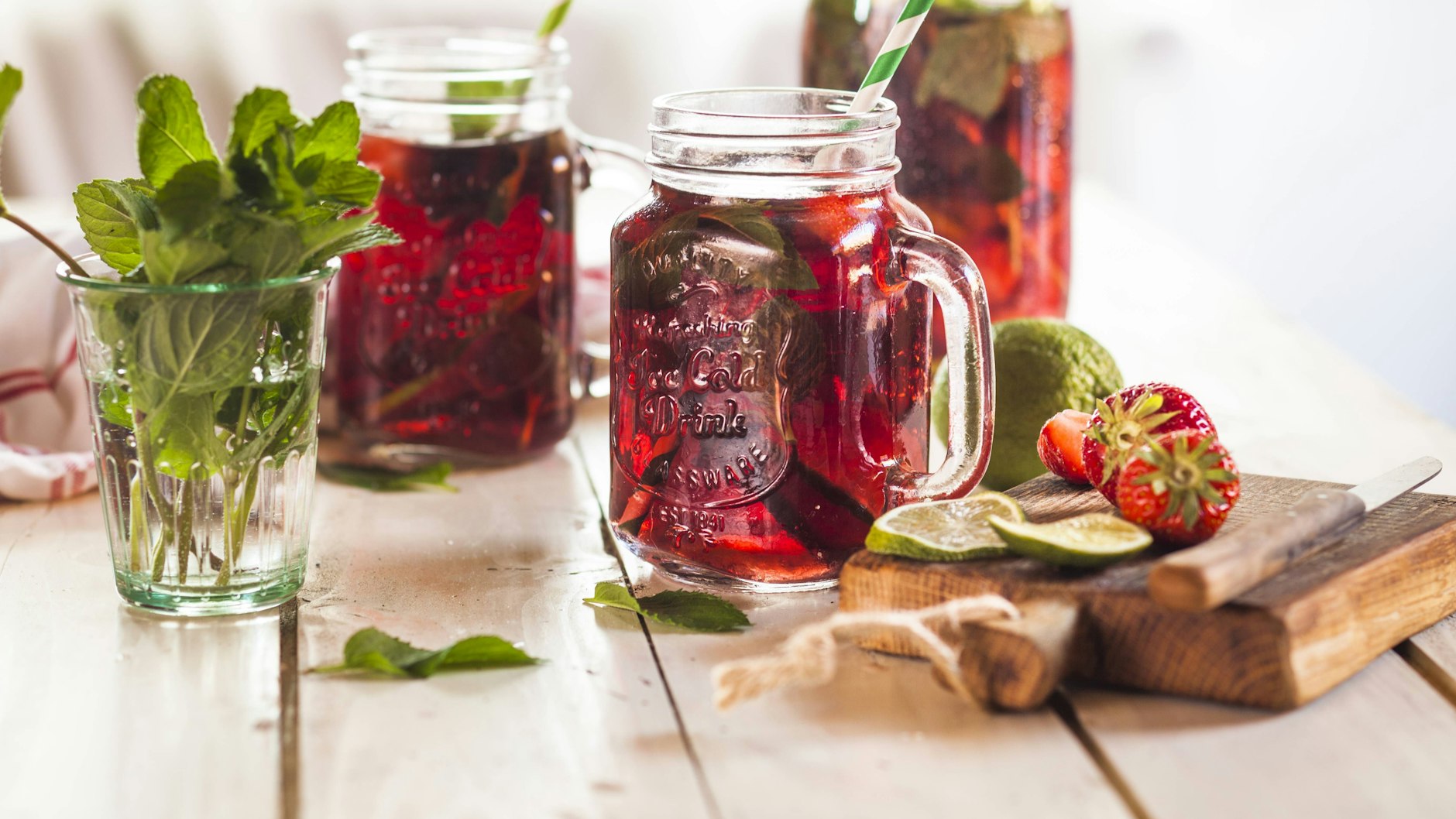 Erdbeer-Limonade schmeckt vor allem Kindern sehr gut.