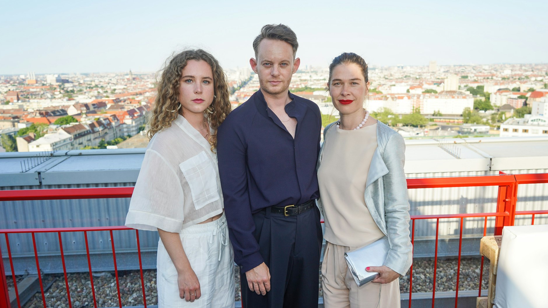 Die Schauspieler Klara Deutschmann (v. l.), Patrick Güldenberg und Meike Droste beim diesjährigen Hörfilmpreis.