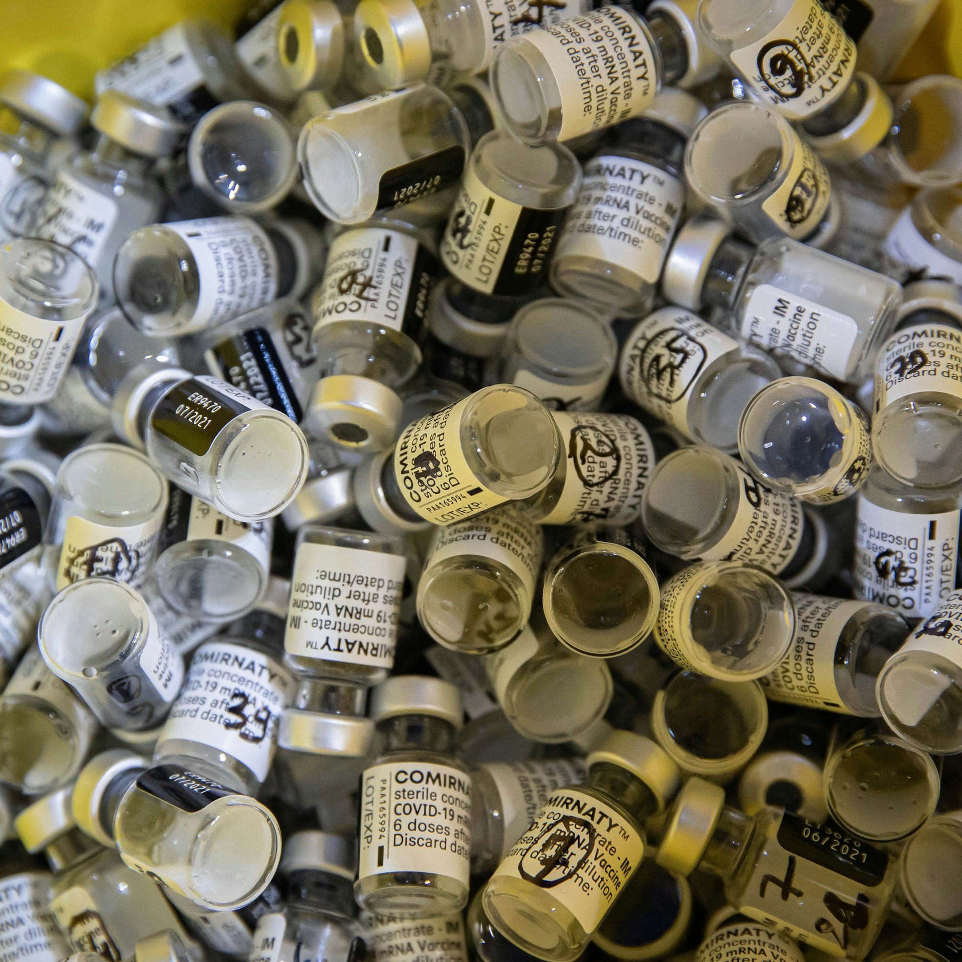 Leer: Neue Impfstoff-Fläschchen werden dringend gebraucht.