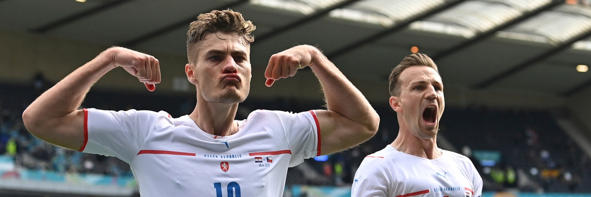 Tschechiens Patrik Schick ließ beim Torjubel gegen Kroatien zusammen mit Herthas Vladimir Darida&nbsp;die Muskel spielen.