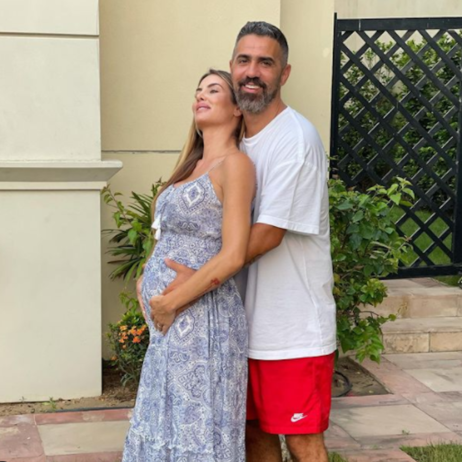 Bushido mit seiner Frau Anna-Maria. Auf Instagram verkündete er, dass er mit seiner Frau Drillinge erwarte. „Bei all den Strapazen, hat uns das Schicksal einfach so unglaublich beschenkt“, schrieb Bushido auf seinem Instagram-Kanal.