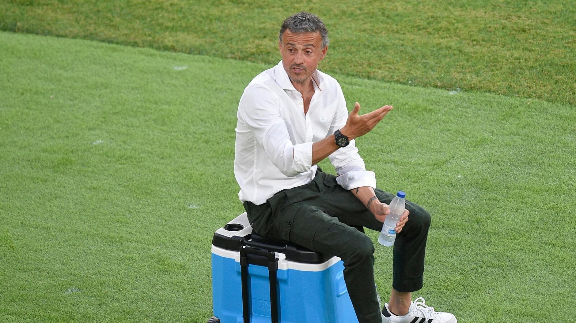 Spaniens Nationaltrainer Luis Enrique kritisierte den Zustand des Geläufs nach dem 0:0 gegen Schweden und bekommt nun Gegenwind aus der Politik.