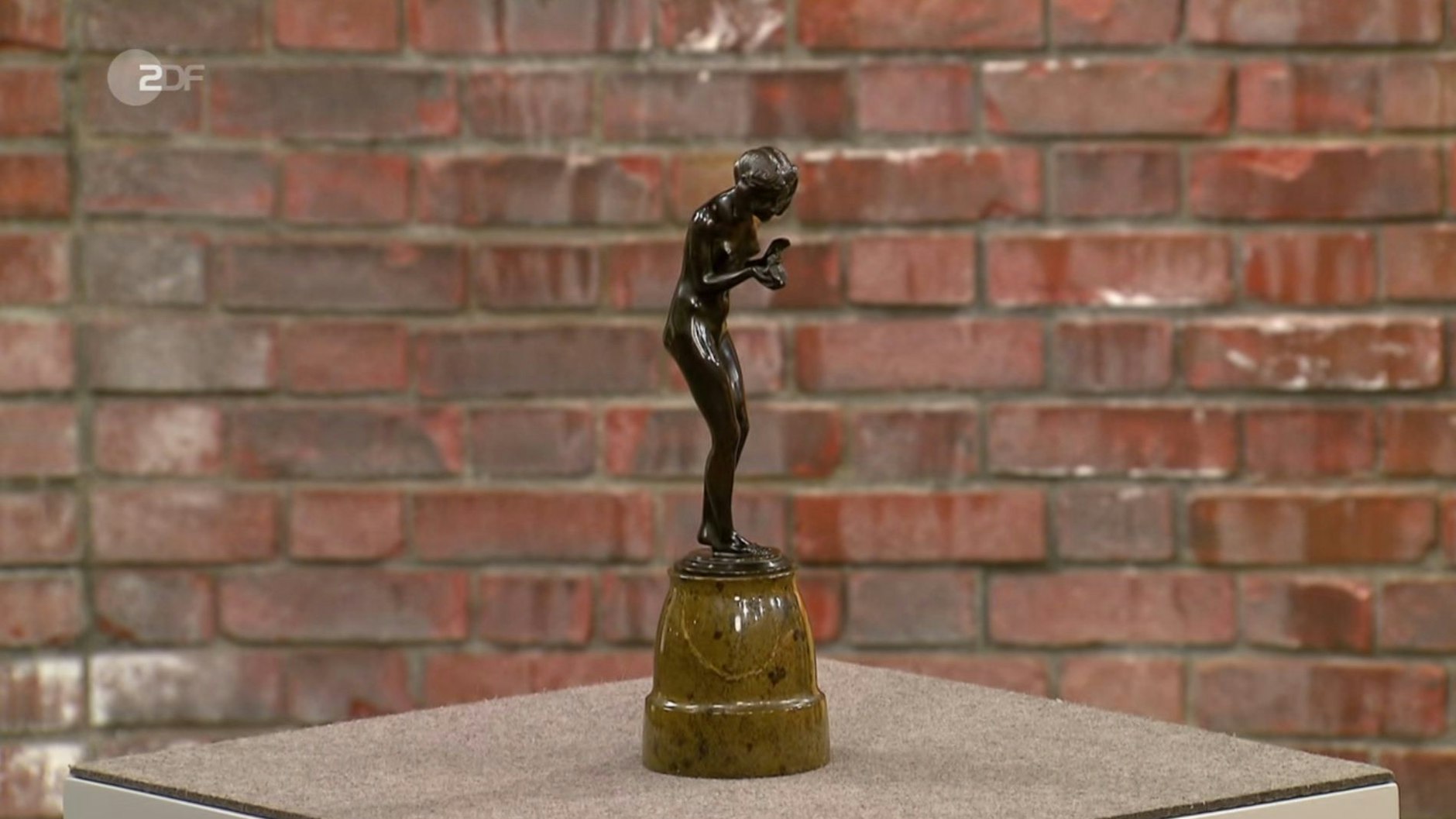 Diese Skulptur stehe bei „Bares für Rares“ zum Verkauf.