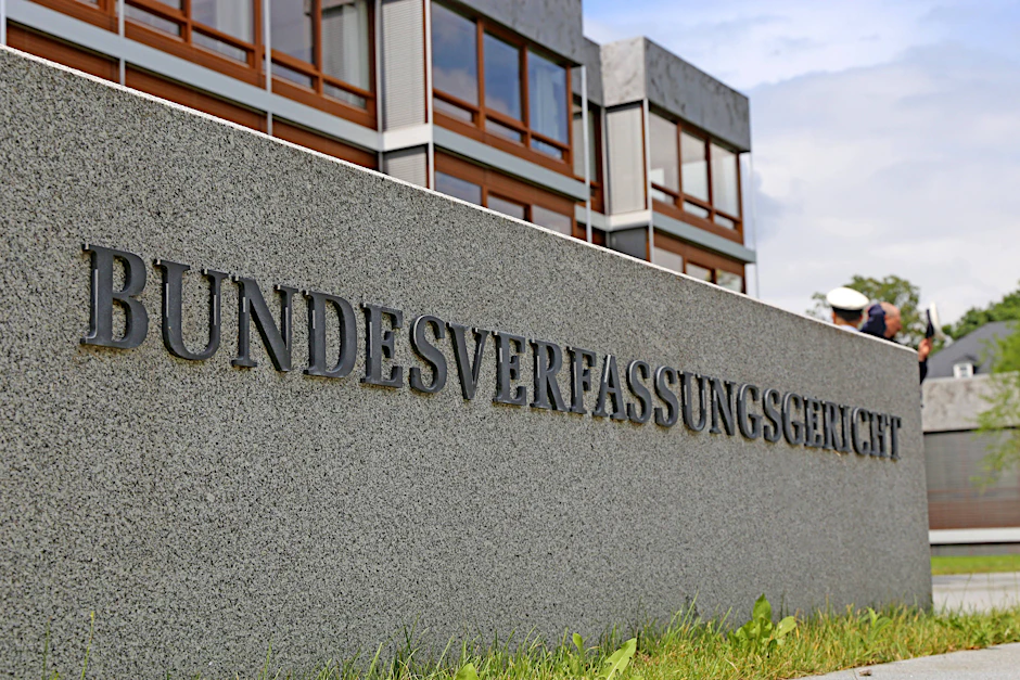 Das Bundesverfassungsgericht hat entschieden: Die Verfassungsbeschwerde eines Corona-Genesenen aus Berlin ist unzulässig.&nbsp;