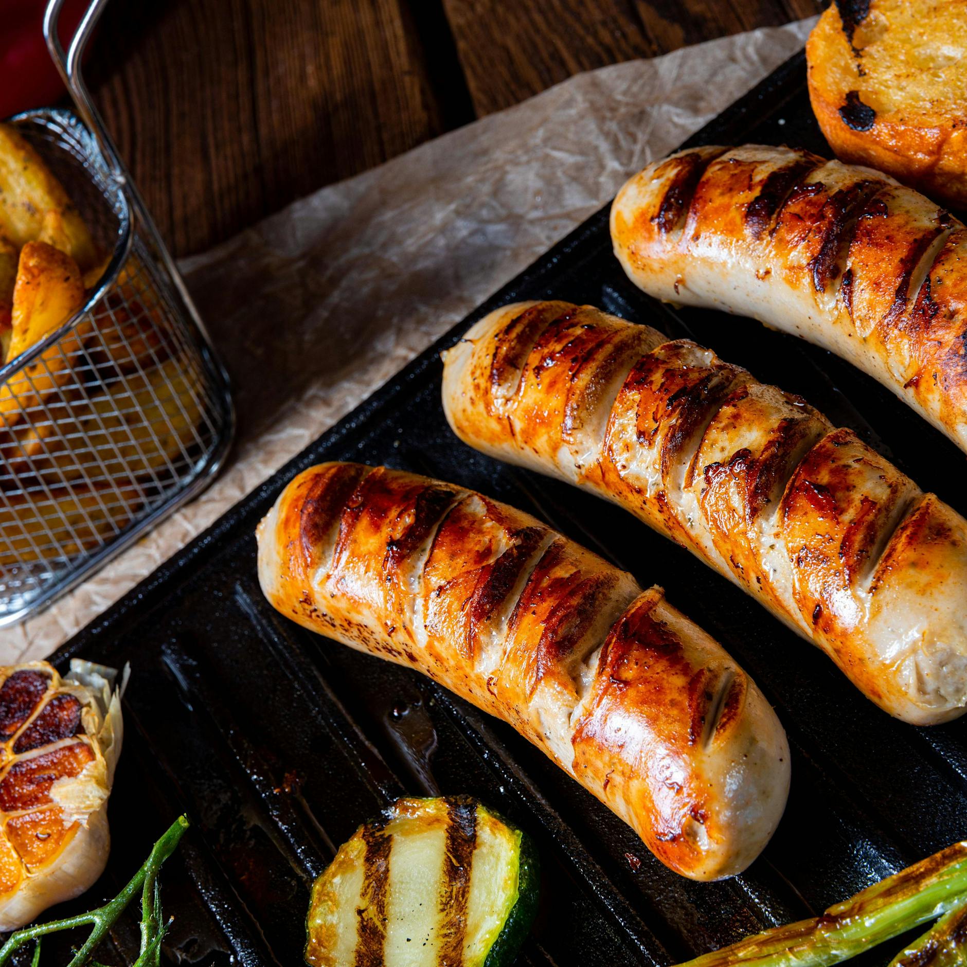 Fleischfreier Grillgenuss: Warum sind Tofuwürstchen eigentlich doppelt so teuer wie normale?