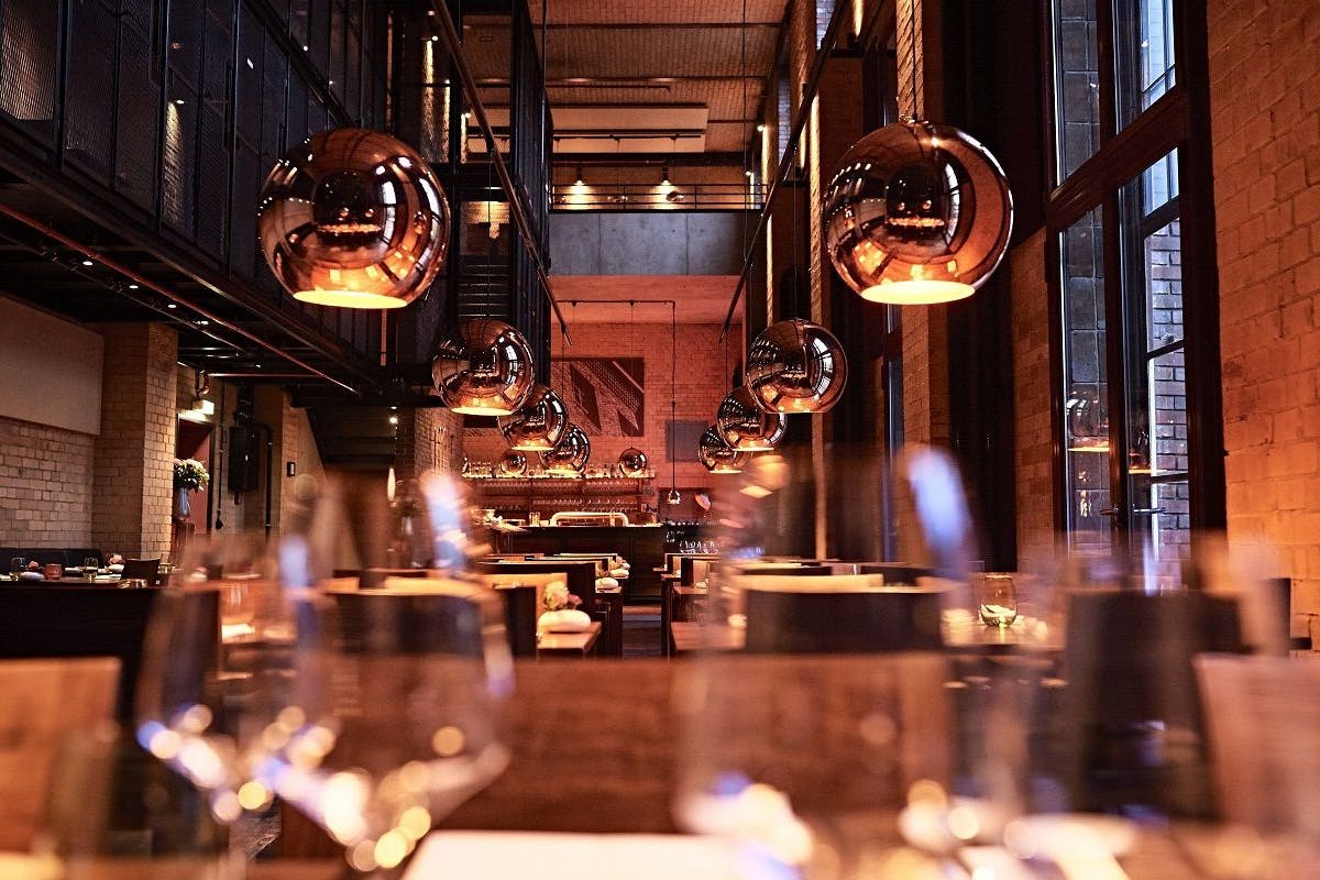 Noch leer, hoffentlich bald wieder voll: der wunderbar einladende Speiseraum des Volt.