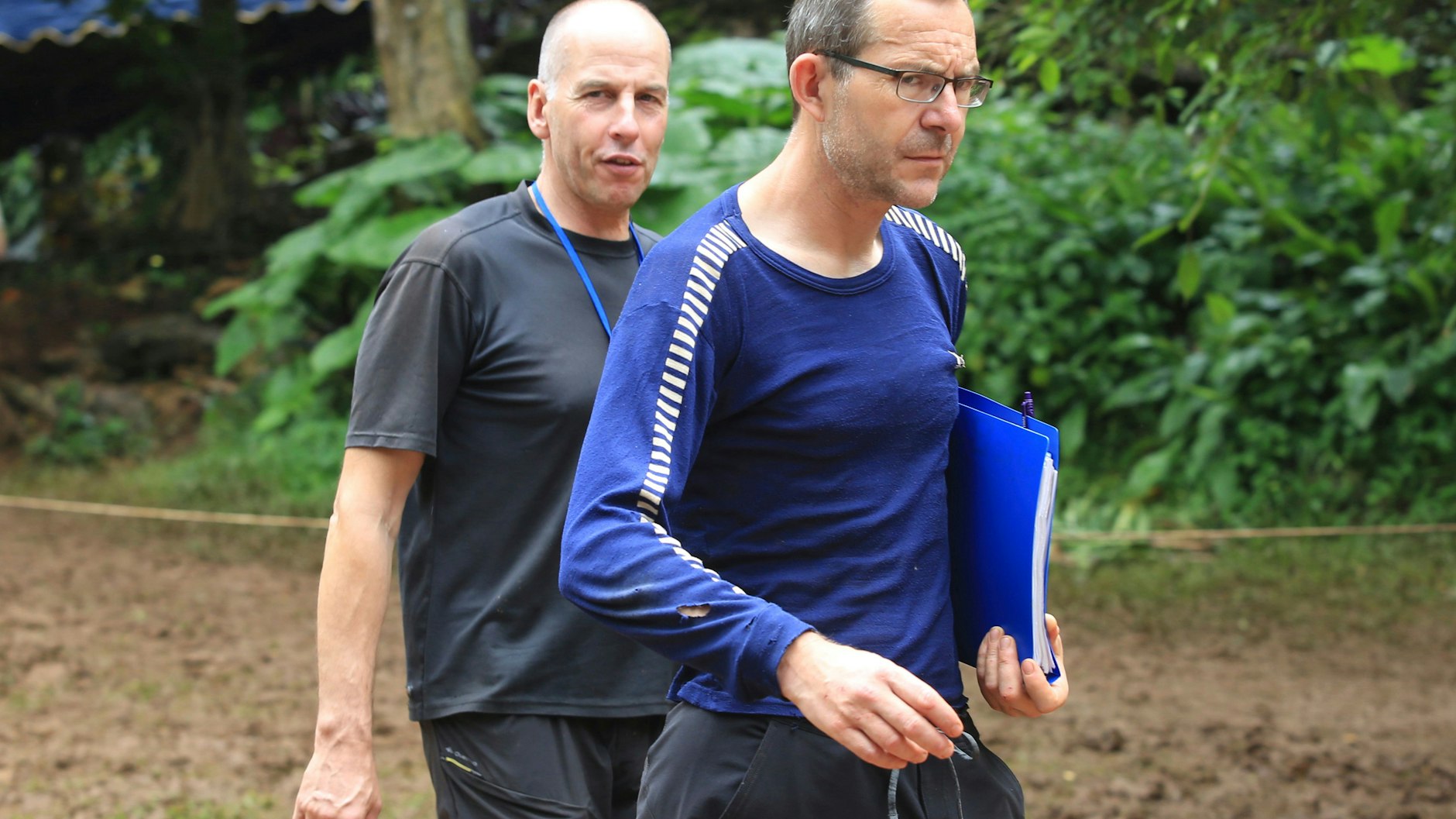 Die beiden Experten für Tauchen in Höhlen, Richard Stanton (l.) und John Volathen aus Großbritannien waren die Ersten, die zu den Kindern vordrangen.