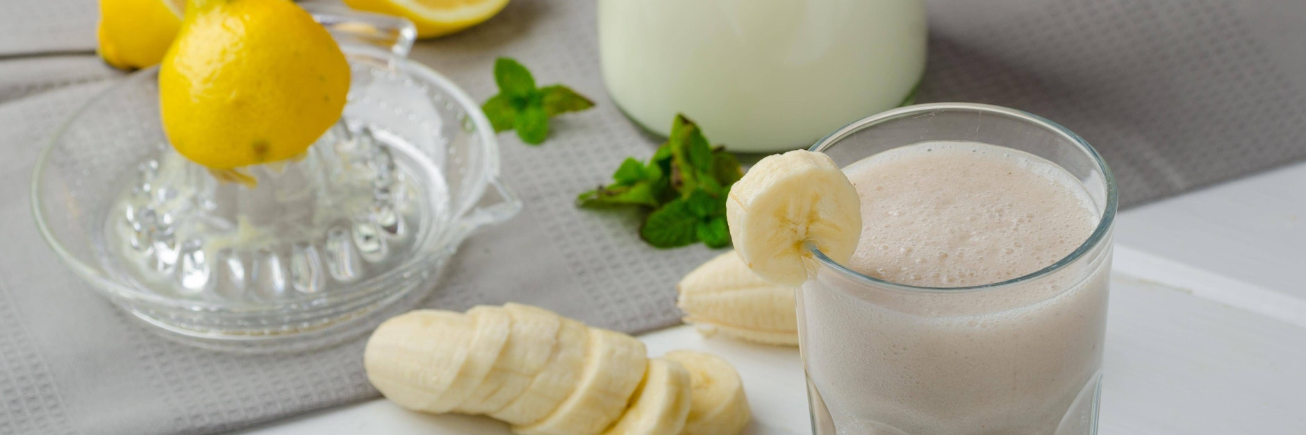 Ein hausgemachter cooler Bananen-Smothie.&nbsp;