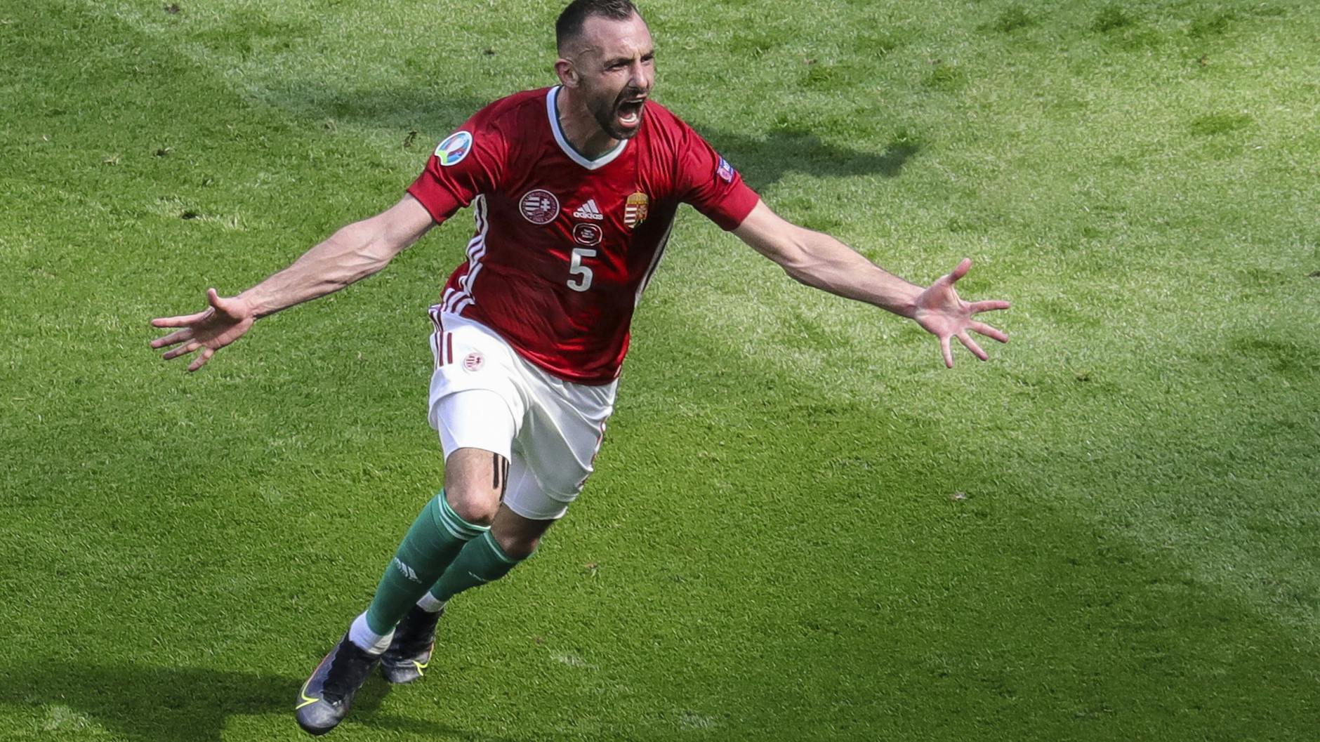 Ungarns Attila Fiola bejubelt seinen Führungstreffer gegen Weltmeister Frankreich.