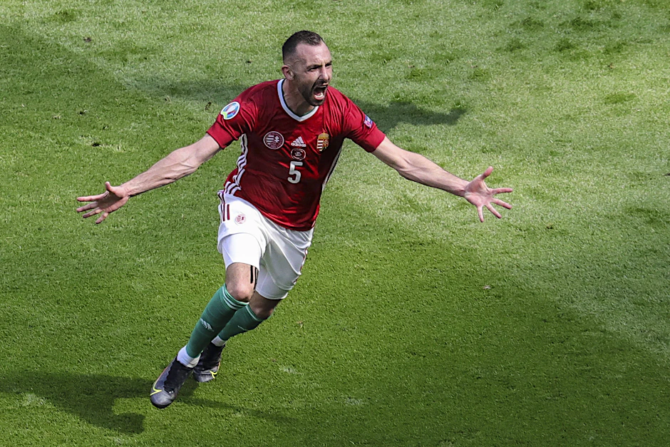 Ungarns Attila Fiola bejubelt seinen Führungstreffer gegen Weltmeister Frankreich.