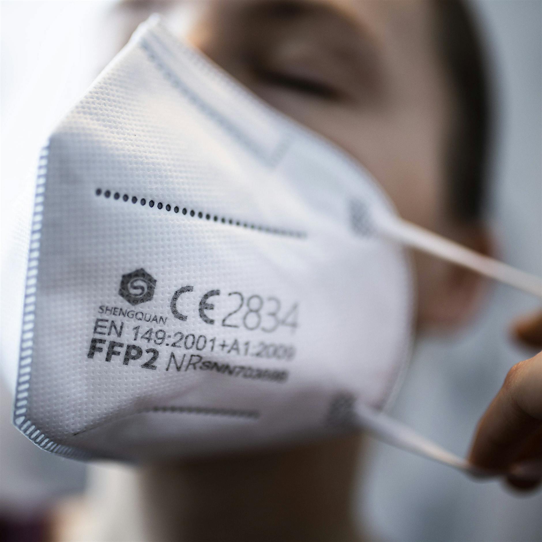 Nicht auf Wahlkampfgeschrei hören: Masken helfen auch bei niedrigen Inzidenzen