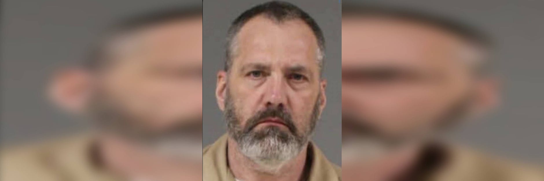 Schulleiter Tim Clevenger filte die Freundin seiner Tochter beim Duschen.