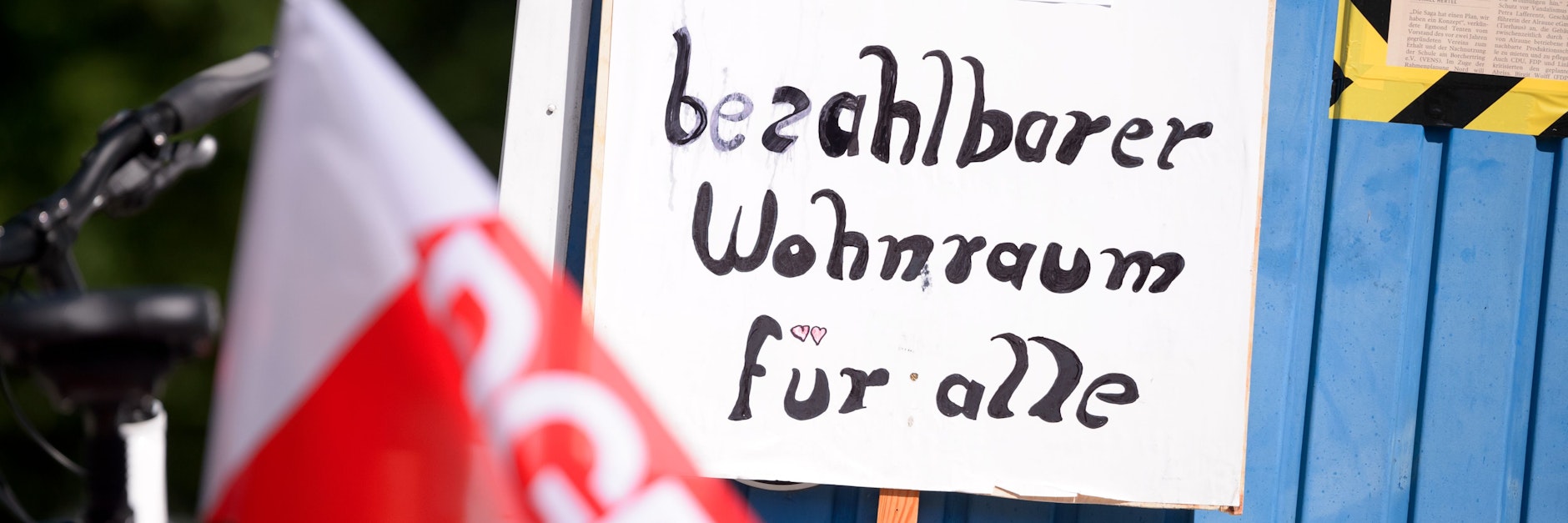 Die Wohnungspolitik ist ein wichtiges Thema im Berliner Wahlkampf. SPD und Linke haben laut einer Umfrage die Nase vorn.