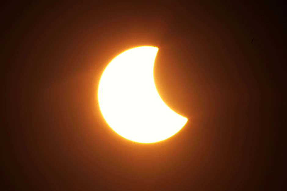 Eine partielle Sonnenfinsternis kann, wolkenlosen Himmel vorausgesetzt, am 10. Juni in Berlin beobachtet werden.