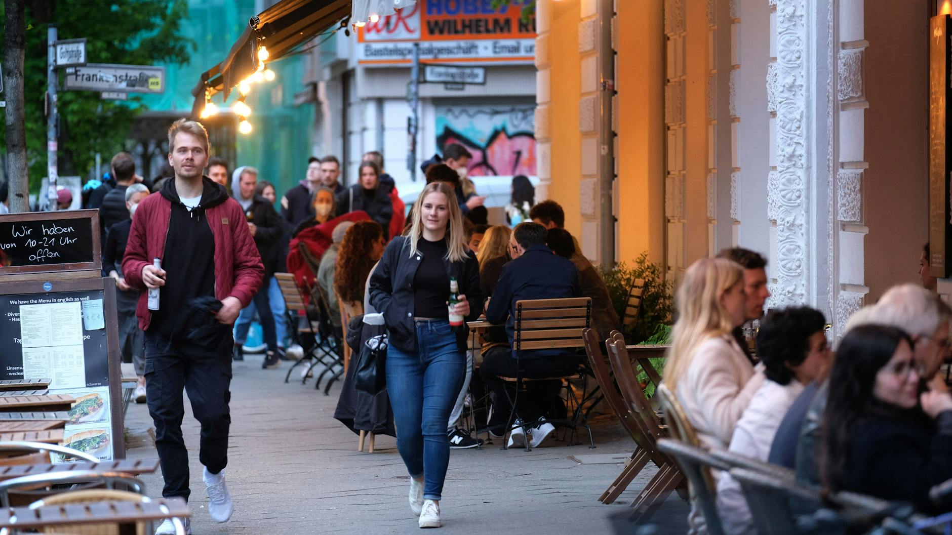 Es wird wieder voll auf den Bürgersteigen dieser Stadt.