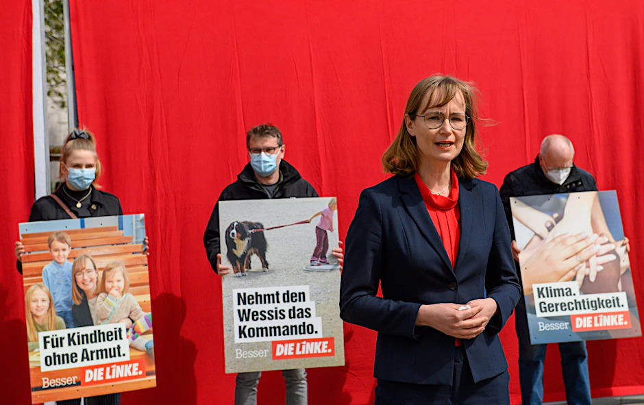 Eva von Angern (2. v. r.) bei der Vorstellung der Plakatmotive