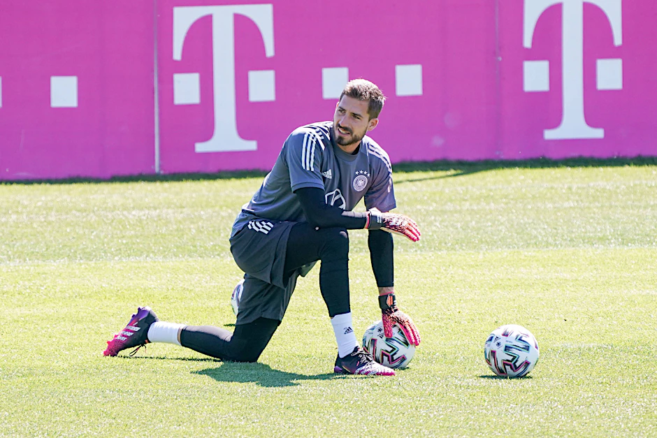 Kevin Trapp wirkt im Trainingslager in Seefeld sehr entspannt.