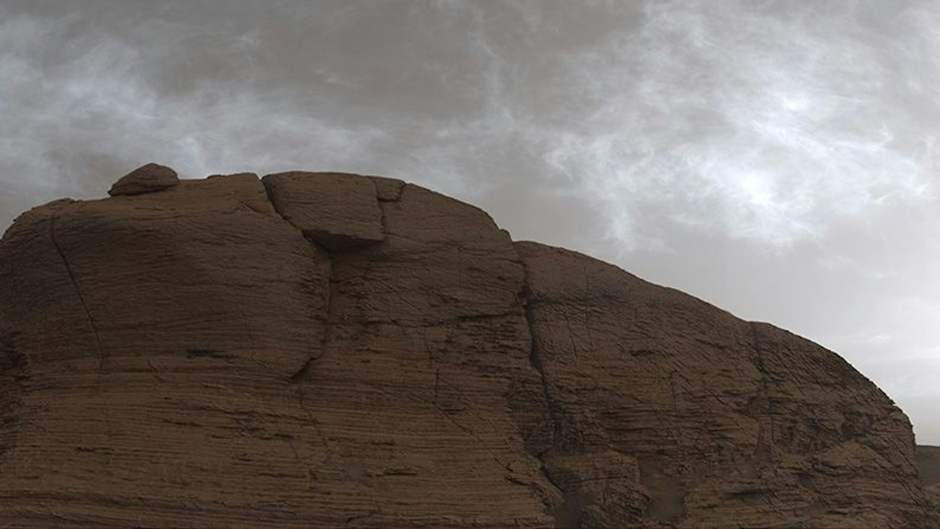 Der Mars-Rover Curiosity der NASA hat diese Wolken kurz nach Sonnenuntergang aufgenommen.