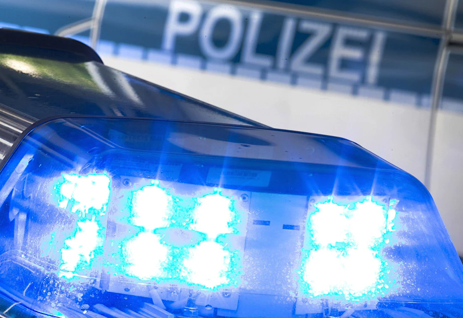 Die Polizei hat drei Jugendliche und einen jungen Mann festgenommen, die in Friedrichshagen randaliert haben sollen (Symbolbild).