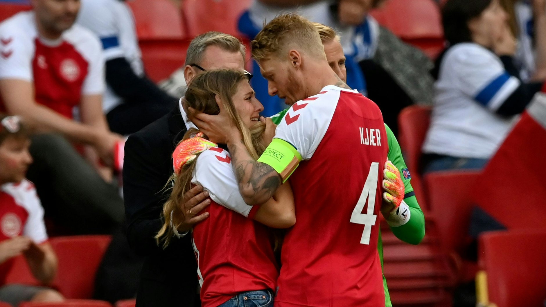 Kumpel und Kapitän, wie er im Buche steht: Simon Kjaer war direkt für die Freundin von Christian Eriksen da.