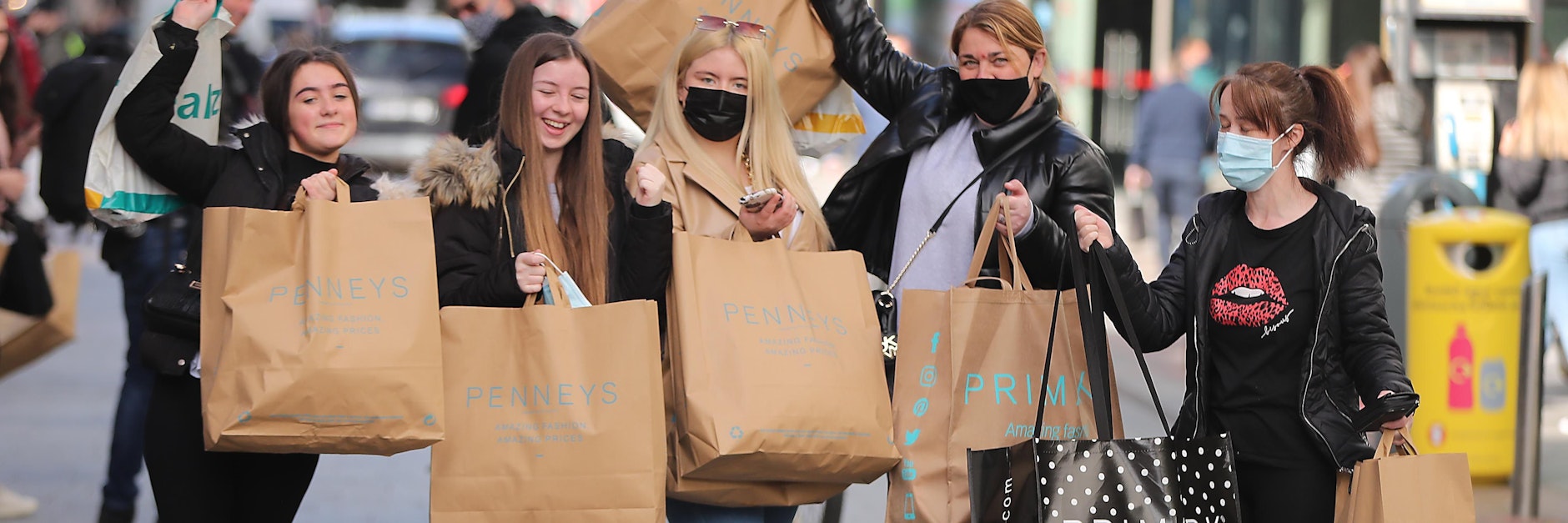 Kein Tag ohne Shopping! Fachleute fordern, dass Kunden auch sonntags einkaufen dürfen.