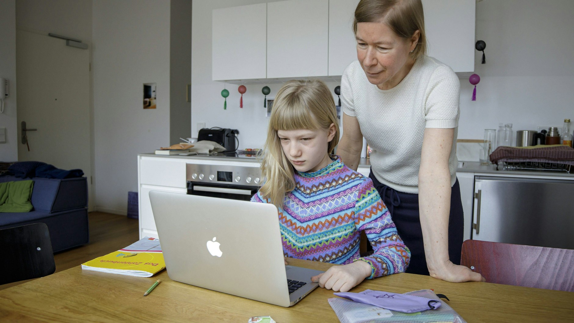 Einfach nur kontrolliert zu werden hilft Kindern wenig, wenn es darum geht, in der Schule besser zu werden.