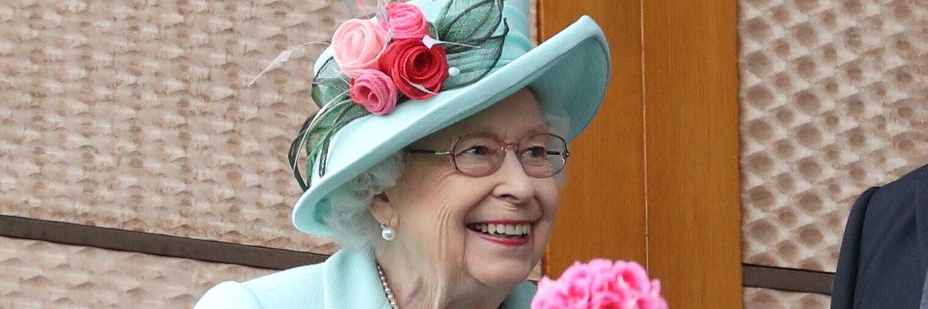 Queen Elizabeth beim Pferderennen in Ascot