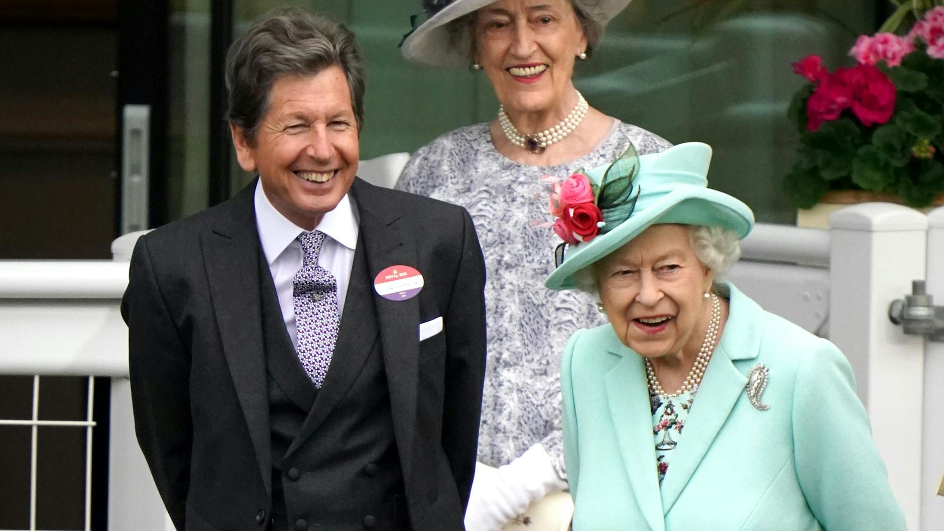 Rennleiter John Warren empfing Queen Elizabeth in Ascot.