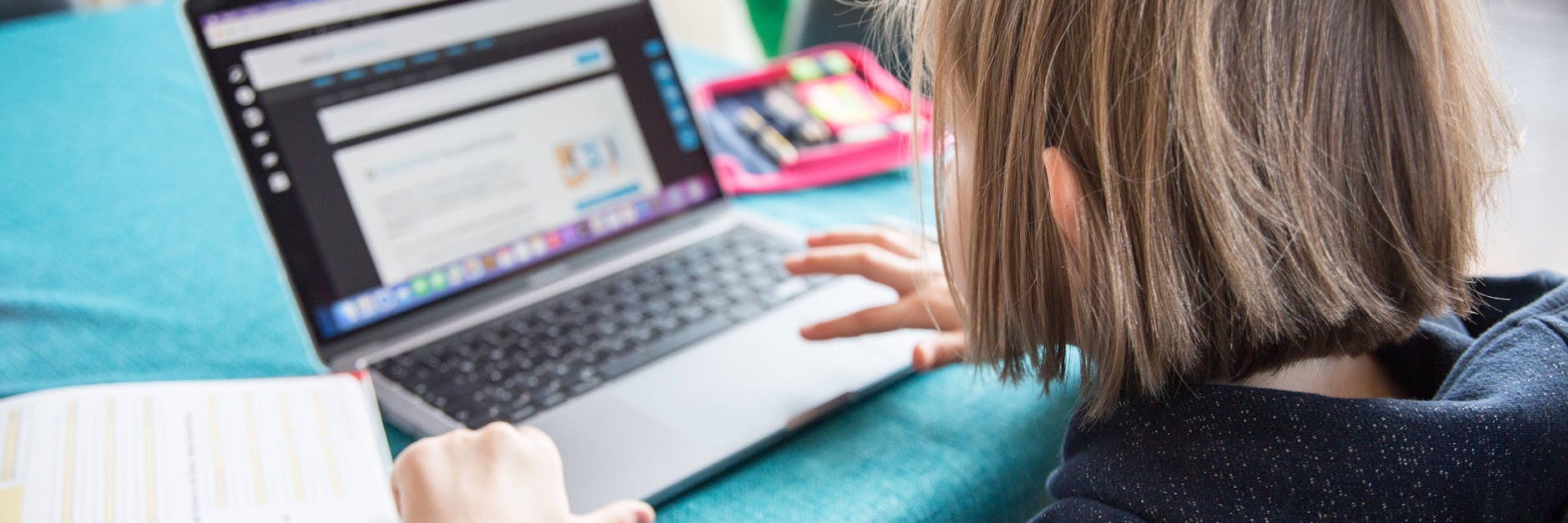 Besonders stark seien Kompetenzeinbußen bei Kindern und Jugendlichen aus sozial schwachen Elternhäusern.