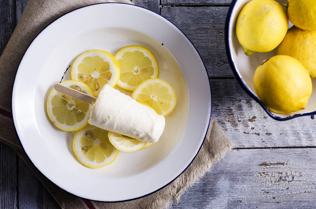 Supereinfaches Sommer-Rezept: Nur drei Zutaten! Dieses selbstgemachte Zitroneneis ist der Wahnsinn – und SO erfrischend