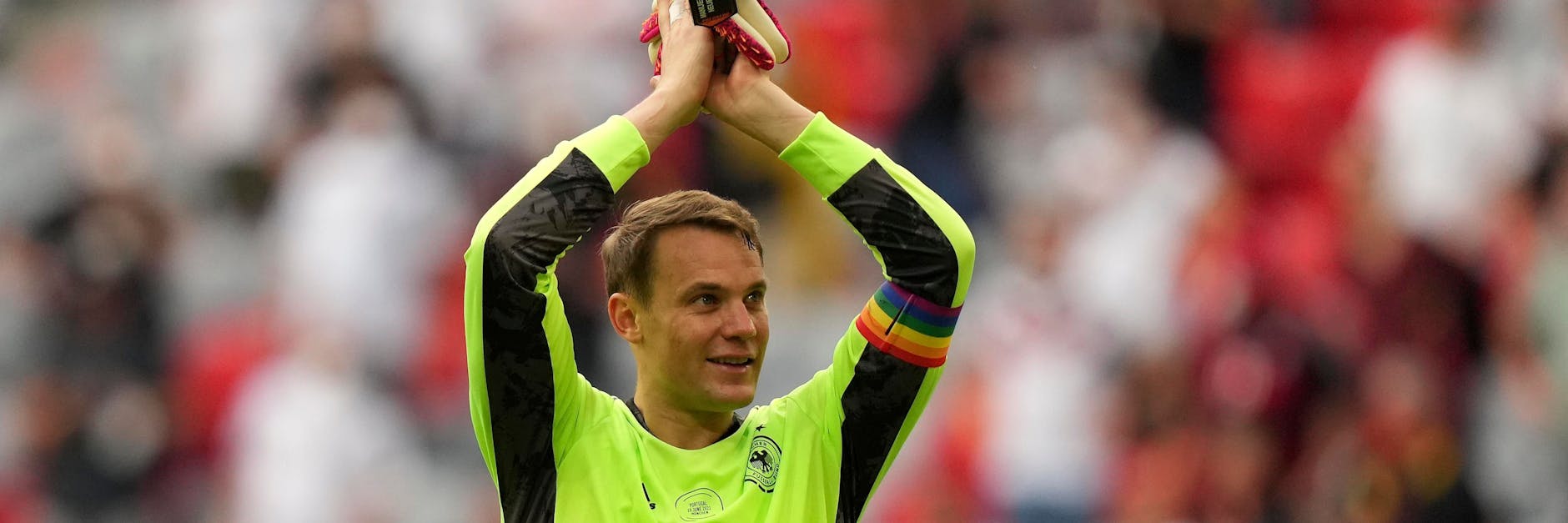 Darf bei der EM weiter die Regenbogen-Kapitänsbinde tragen. Deutschlands Nationaltorhüter Manuel Neuer.