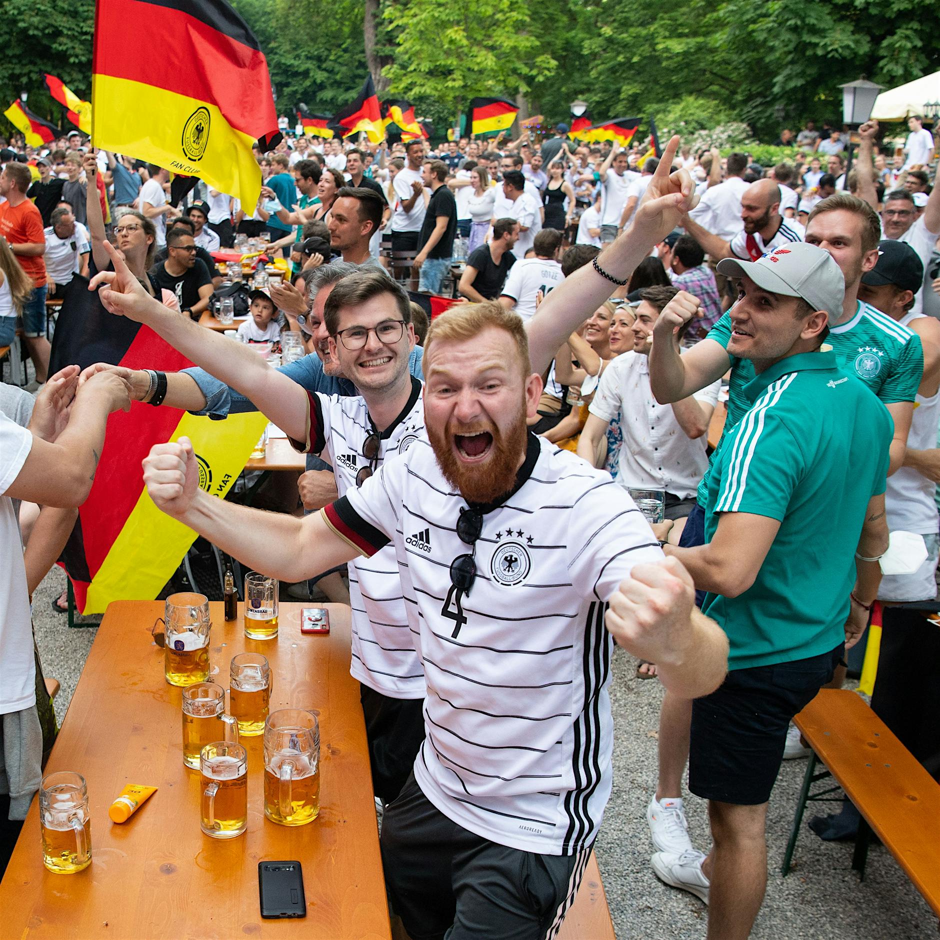 Infektiologe Salzberger: Fußball-EM ist vermutlich keine gute Idee